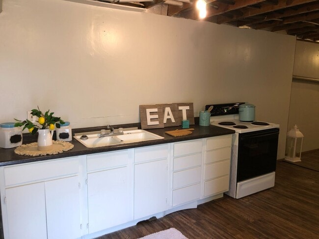 Building Photo - 1 bedroom with 1 bath with a single garage... Rental