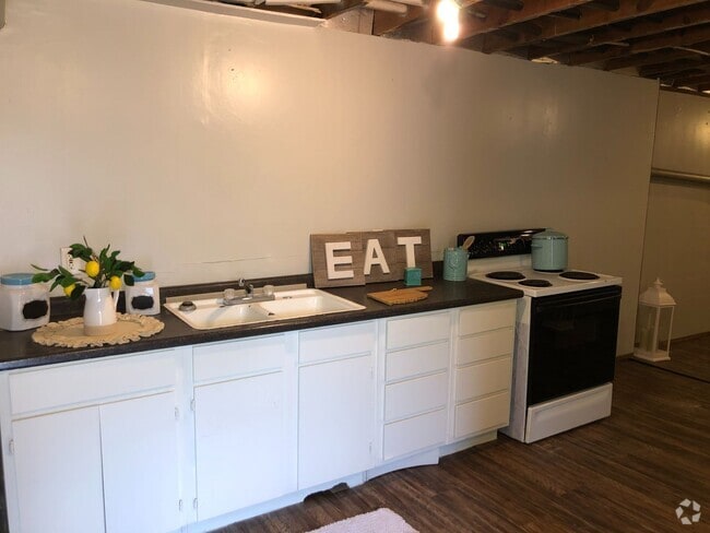 Building Photo - 1 bedroom with 1 bath with a single garage... Rental
