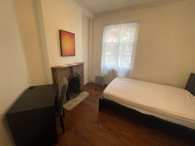 Apt 1 Rm 2 - 120 E 10th St