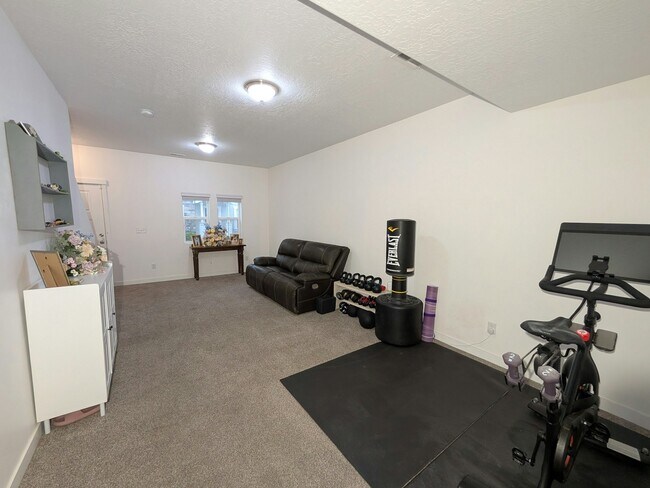 Photo - 688 E 355 N