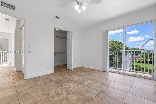 Photo - 948 SW 3rd St Unit 304