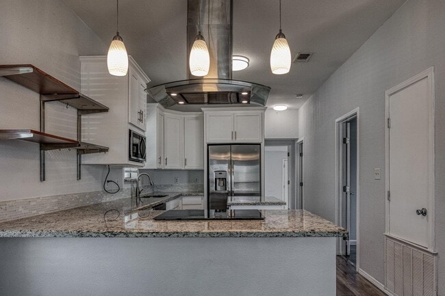 Photo - 905 E 3rd St