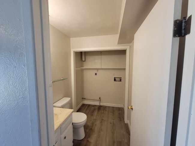 Laundry hookup - 1309 W Chestnut St