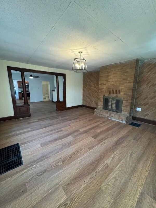 2542 Steele Ave