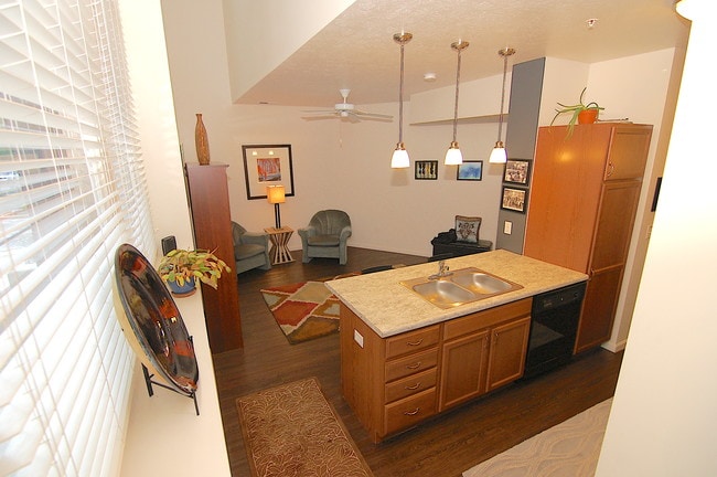 Primary Photo - Englewood Lofts