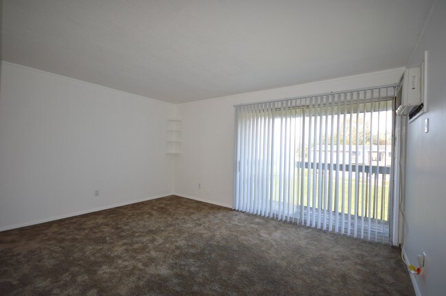 Photo - Russell Square Apartments