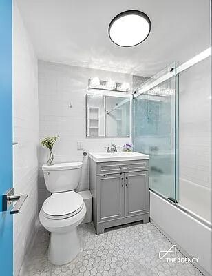 Photo - 211 Thompson St Unit 2R