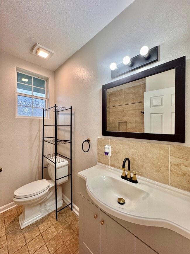 Building Photo - 805 Tabor St