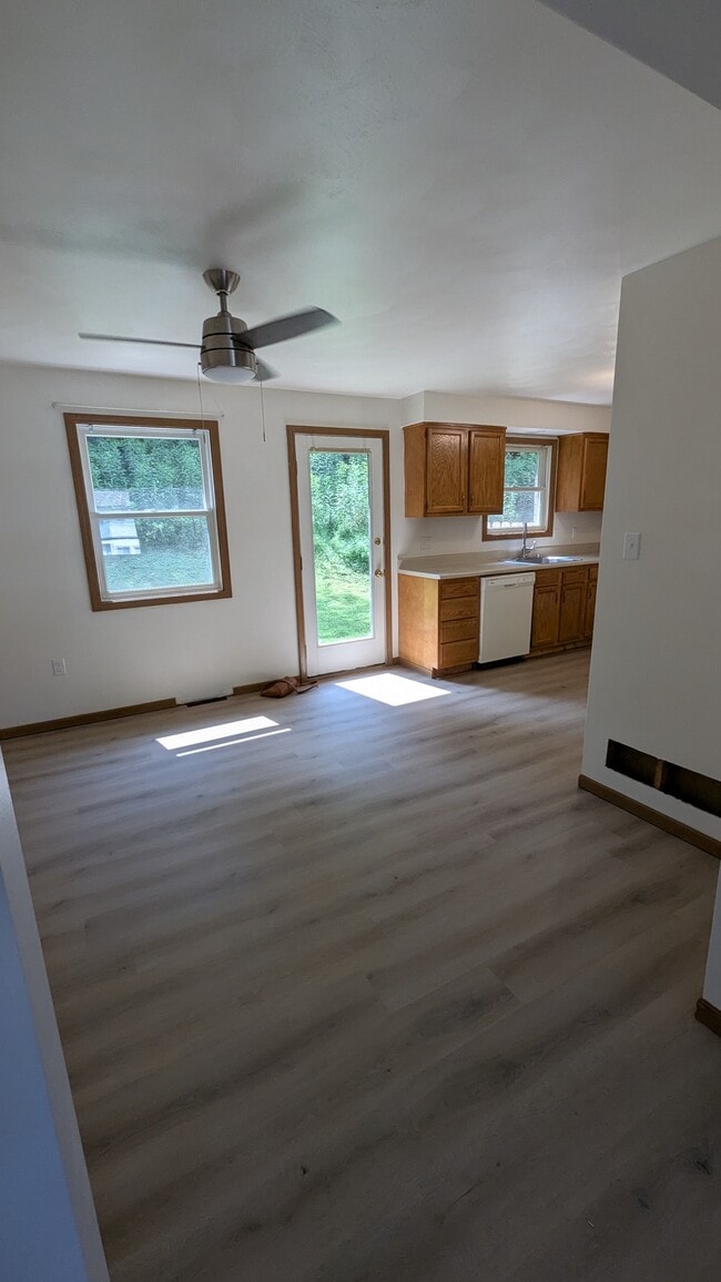 Photo - 124 Duquesne Blvd