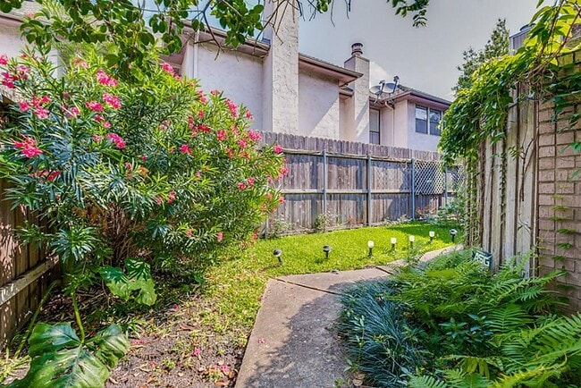 Photo - 1920 Augusta Dr Unidad 5 Rental
