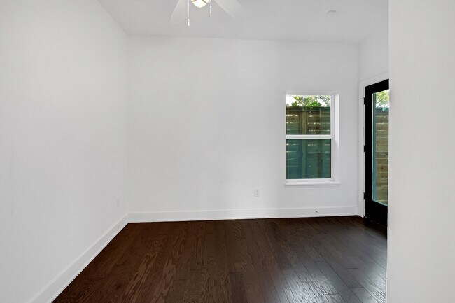 Photo - 1405 Sylvester Rd