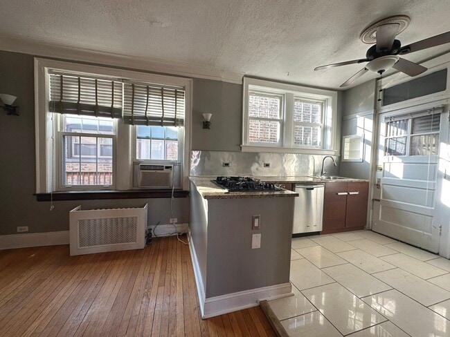 Photo - 1354 W Greenleaf Ave Unidad 3A