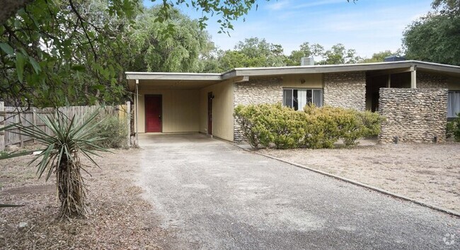 Building Photo - 906 Hazelton St Rental