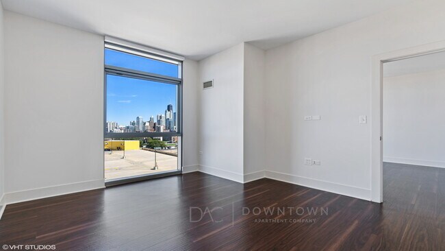 Photo - 1460 N Halsted St