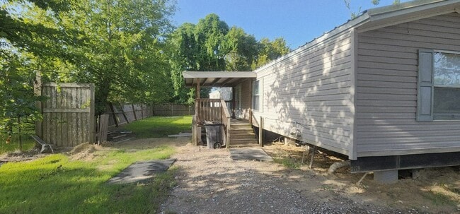 Building Photo - 405 Battlebell Rd
