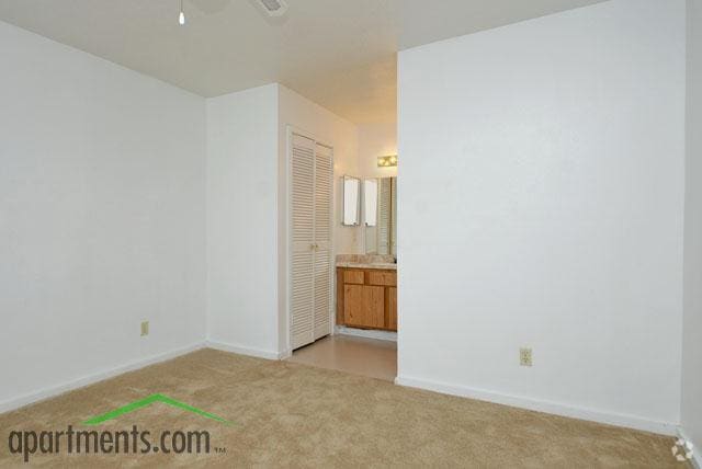 Bedroom - Hilltop Oaks Apartments