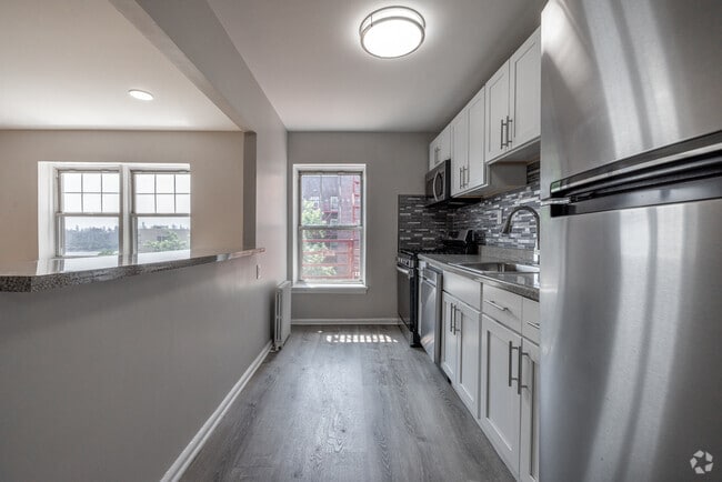 2BR, 1 BA - 750SF - Kitchen