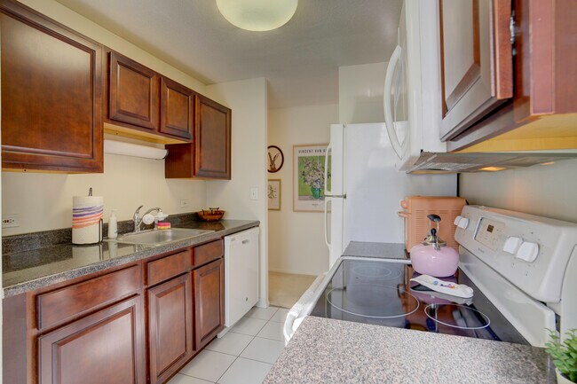 Photo - 65 E Scott St