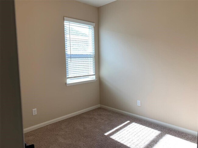 Photo - 8881 Oval Glass St