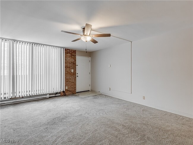 Photo - 2331 E Market St Unidad 122