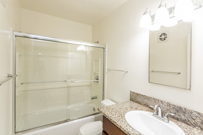 2 BR, 1 BA - 825 SF