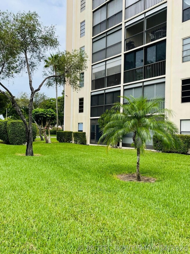 14476 Amberly Ln Unit 208