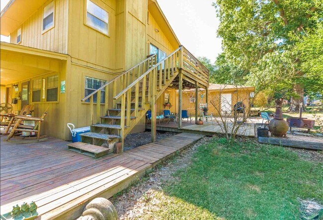 Back Deck - 185 Quida St N Unit Main