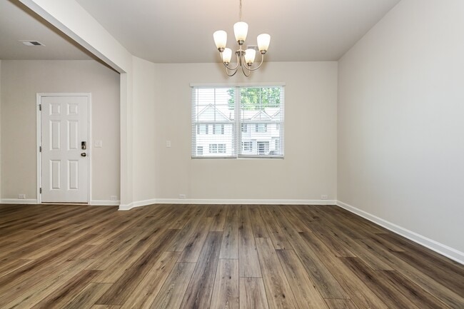 Photo - 3577 Saratoga Cir