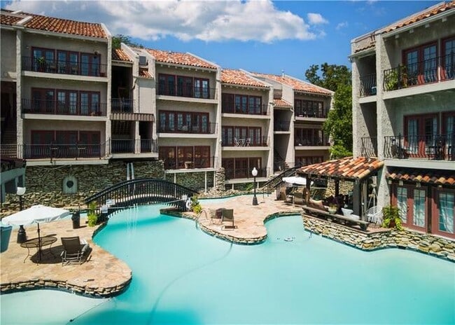 Building Photo - West Plaza Resort-Style Living