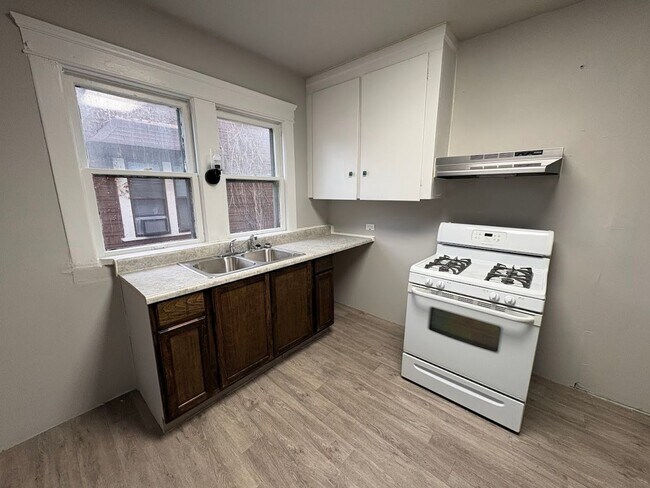 Photo - 96 Hall St Unit 1