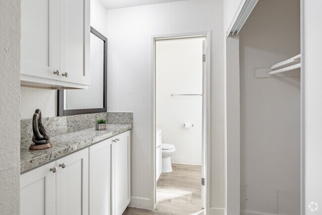 Studio, 1BR - 370SF - Hallway