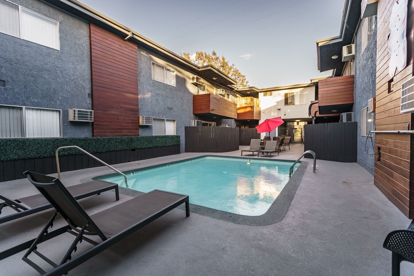 Photo - 4444 Ensign Avenue