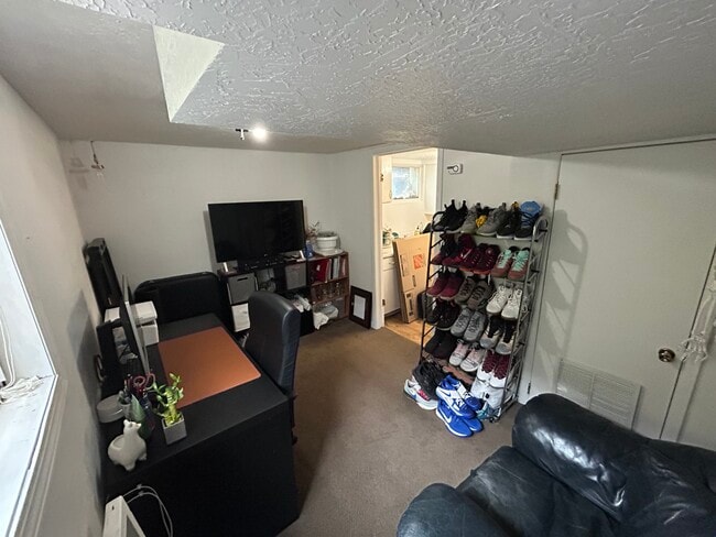 Photo - 1825 E Ramona Ave Unit Basement Apartment