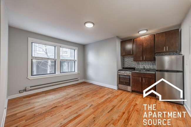 Building Photo - 4546 N Damen Ave Unit 207