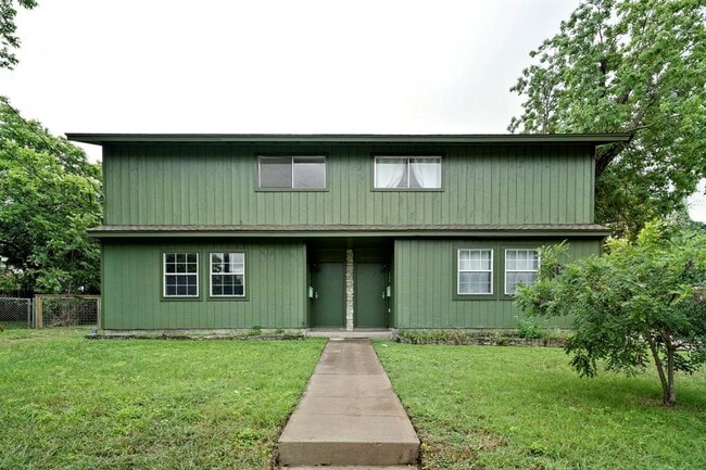 Building Photo - 903 Aurora Cir