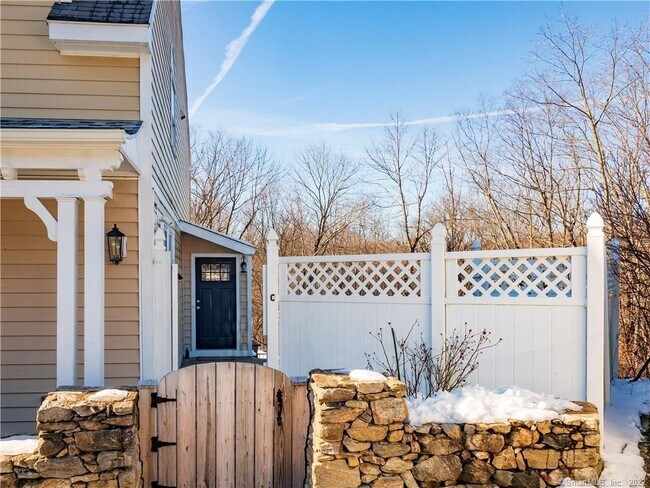 Photo - 107 Black Rock Tpke Unidad C