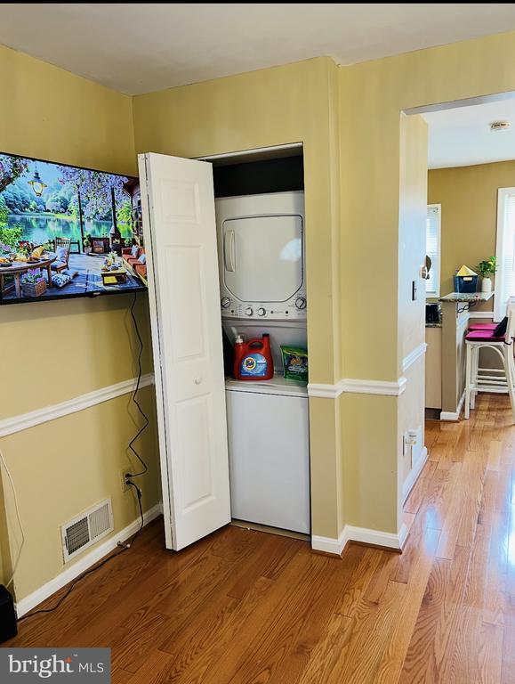 Photo - 313 Nicholson St NE