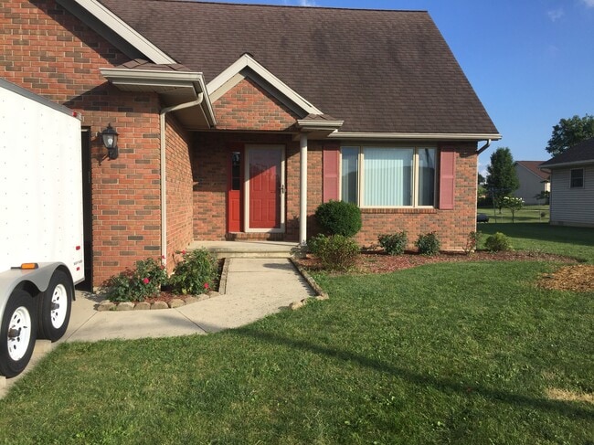 Photo - 579 Foxcross Dr House