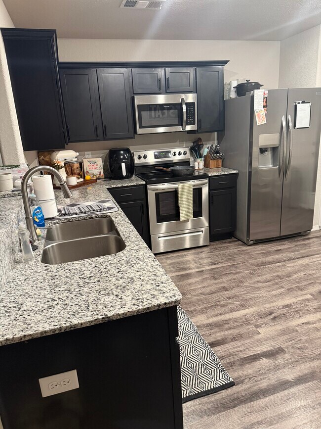 Photo - 329 Colton St