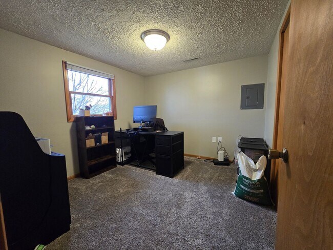 Photo - 2 Bedroom Home in Bloomington!