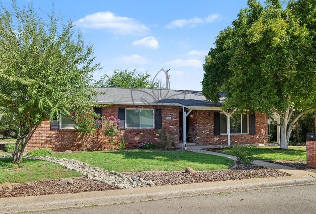 564 Estate St