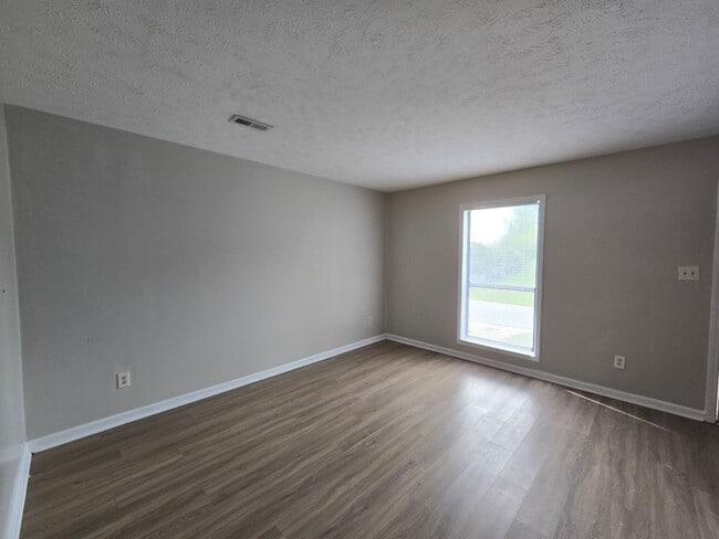 Photo - NEW LISTING!!!!!