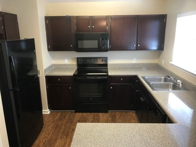 Photo - 18 Bluelake Blvd