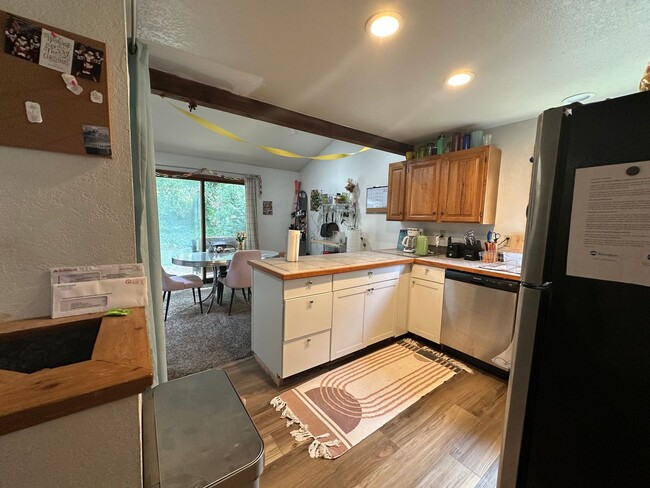 Photo - 4 Bed, 2 Bath Home - Easy Access to I-5 and WWU