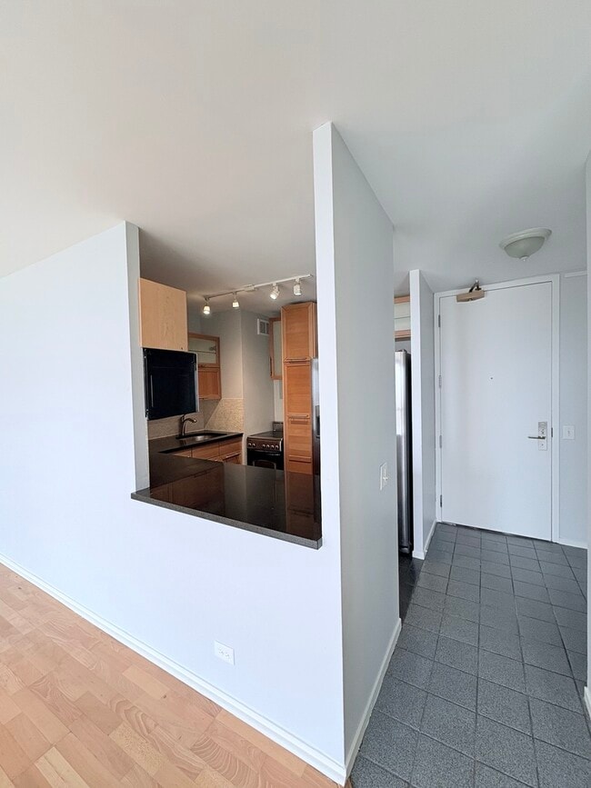 Photo - 4343 N Clarendon Ave Unit 1004