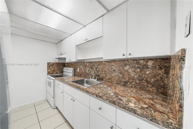 Photo - 2301 NE 170th St Apartamento Unidad 9