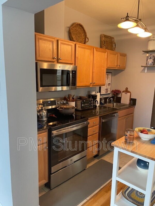 Building Photo - 1714 NW Couch St Unit #18 Rental