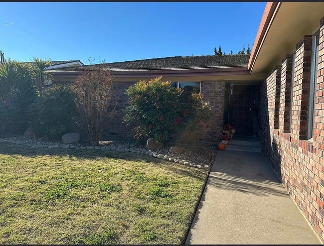 315 Rainier Dr