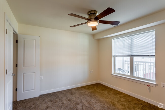 1BR, 1BA - 643SF