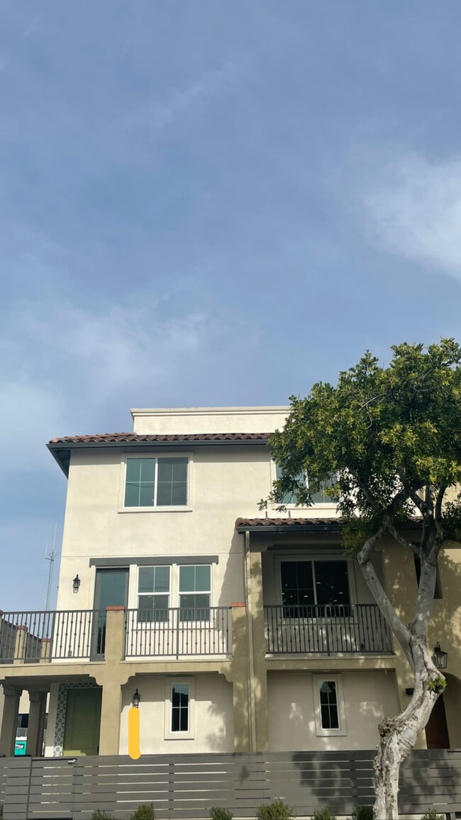 Building Photo - 2560 Valentina Way Unit 1